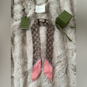 Gucci GG Bees Silk Neck Bow
